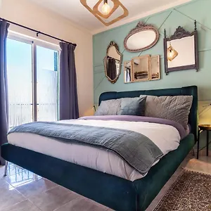 Holiday home Arty Vintage Townhouse With Rooftop Shower & Sun Loungers, Olhao